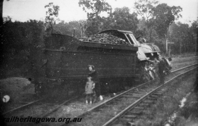 P14700
3 of 3, FS class 450 steam locomotive derailed, view of tender and side of the loco, Moorhead, BN line. Date of derailment 2/5/1955
