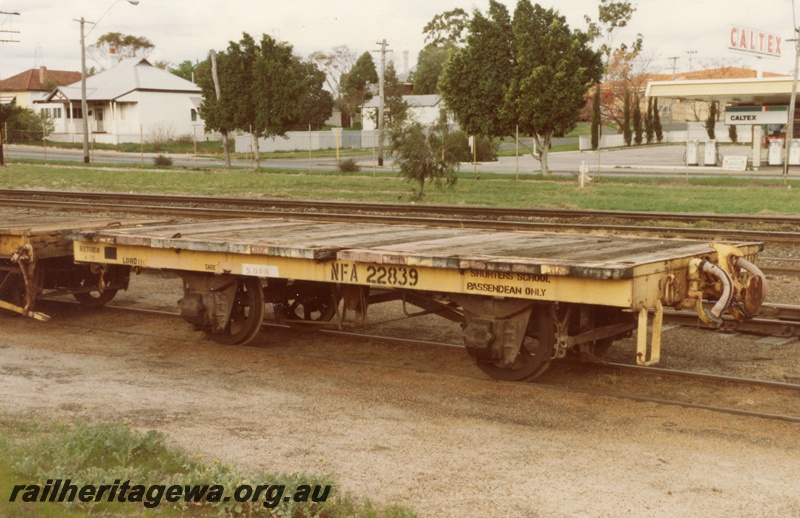 P14725
NFA class 22839 flat car in yellow livery, marked 