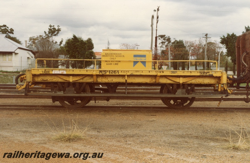 P14727
NS class 1261 shunters float, yellow livery, marked 