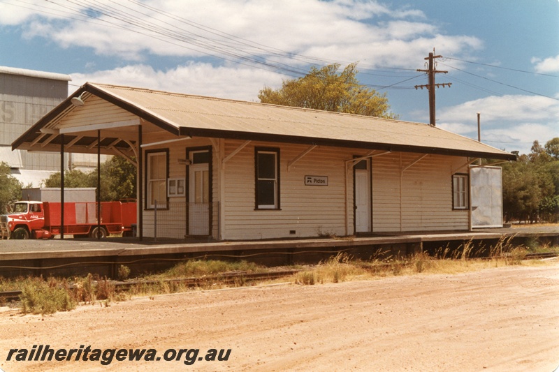 P14764
Station building, Picton, SWR line, end and side view.
