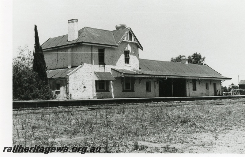 P14767
Station building, Walkaway, W line, trackside view
