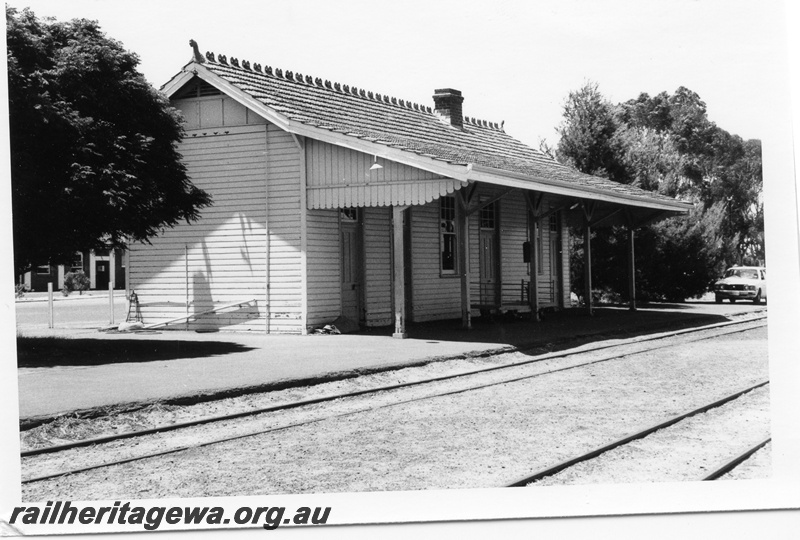 P14798
1 of 3 images of the station buildings at Quairading, YB line, station building, end and trackside view
