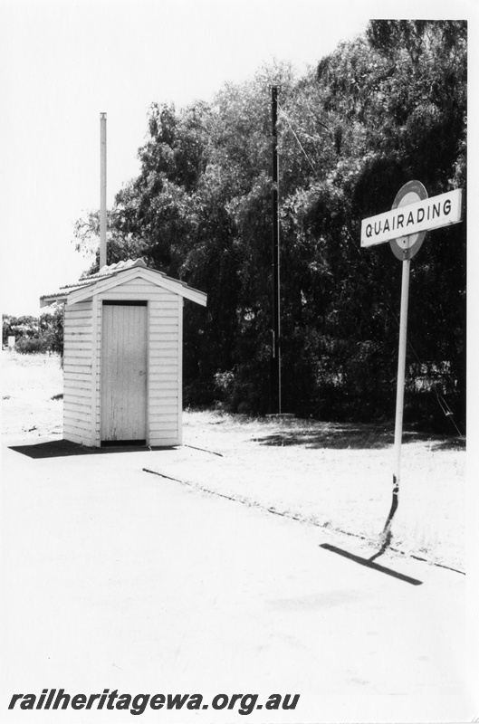 P14799
2 of 3 images of the station buildings at Quairading, YB line, toilet, nameboard
