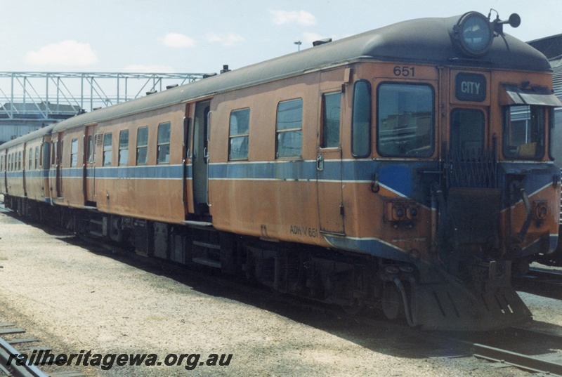 P14840
ADHV class 651 diesel railcar in Westrail orange livery, side and end view.
