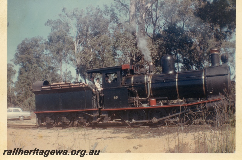 P14851
Bunnings YX class 86 steam locomotive, side view, Donnelly River Mill.
