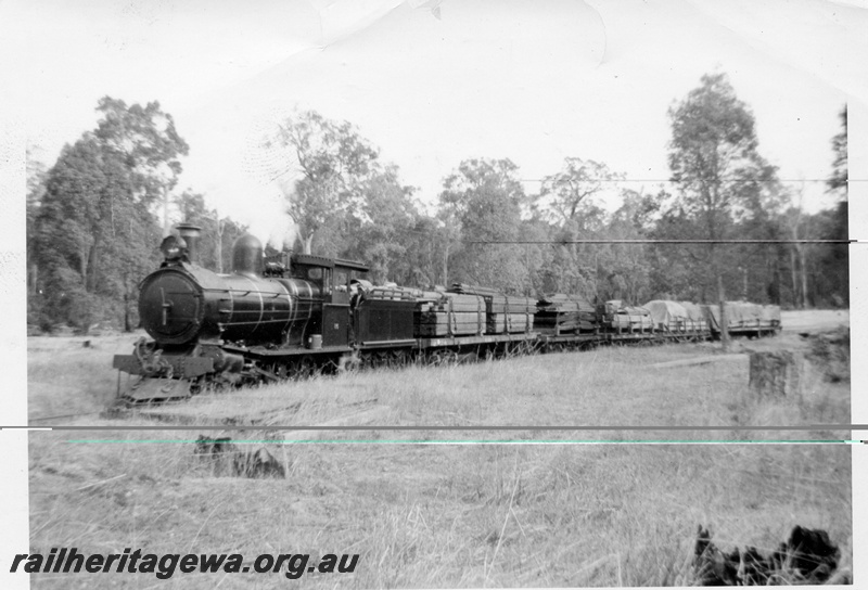 P14857
Bunnings YX class 86 steam locomotive hauling 5 wagons of sawn timber, front and side view, Donnelly River Mill.
