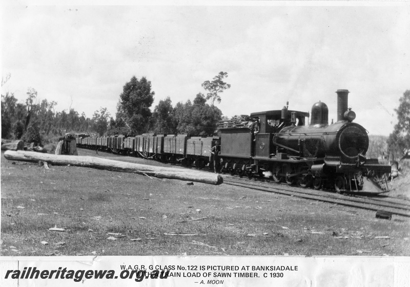 P14870
G class 122 steam locomotive with a train of sawn timber, Banksiadale, c1930.

