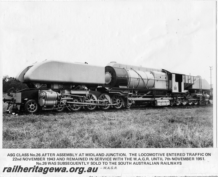 P14889
ASG class 26 Garratt articulated steam locomotive, front and side view, in photographic grey livery c. Nov 1943.
