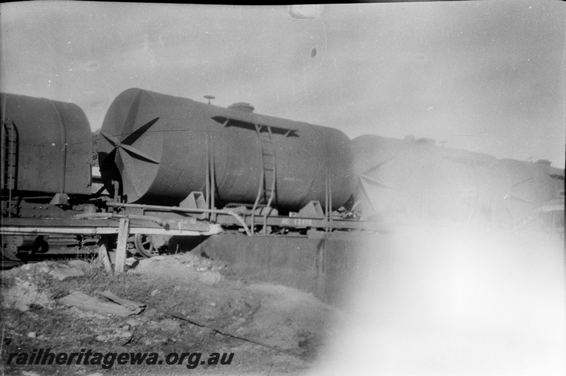 P14901
JG class water tanker, end and side view.
