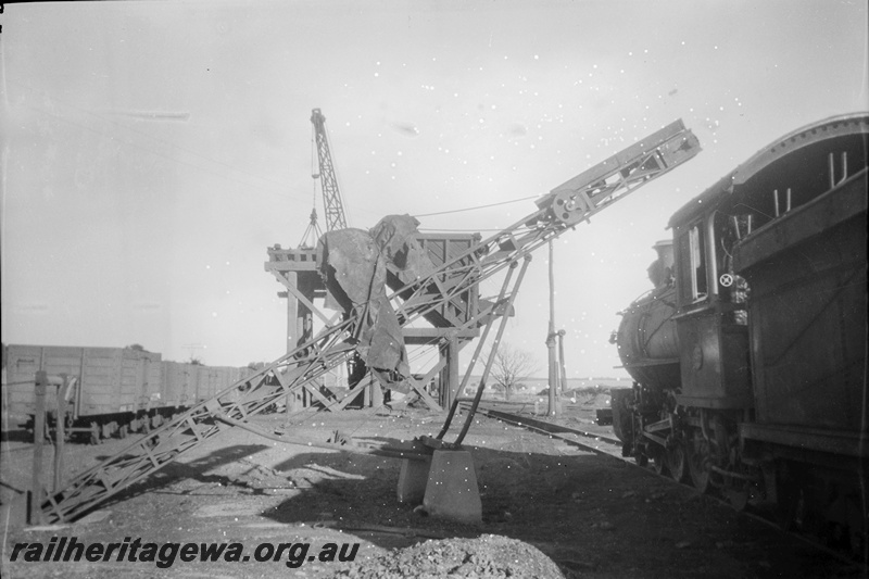 P14905
ES class 346 steam locomotive, partial side view, coal elevator, coal bins, water column, engine pit, Wongan Hills loco, EM line, c1950.
