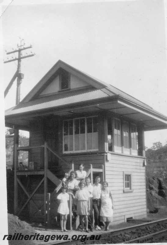 P14906
Signal box, track side view, Tunnel Junction, ER line. See also P3451.
