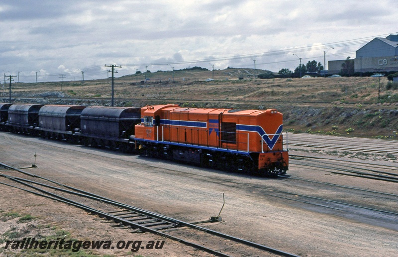 P14949
RA class 1915, long hood leading coupled to X?? class hoppers, 