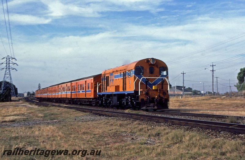 P14959
G class 51, Rivervale, SWR line, suburban passenger train, view along the train
