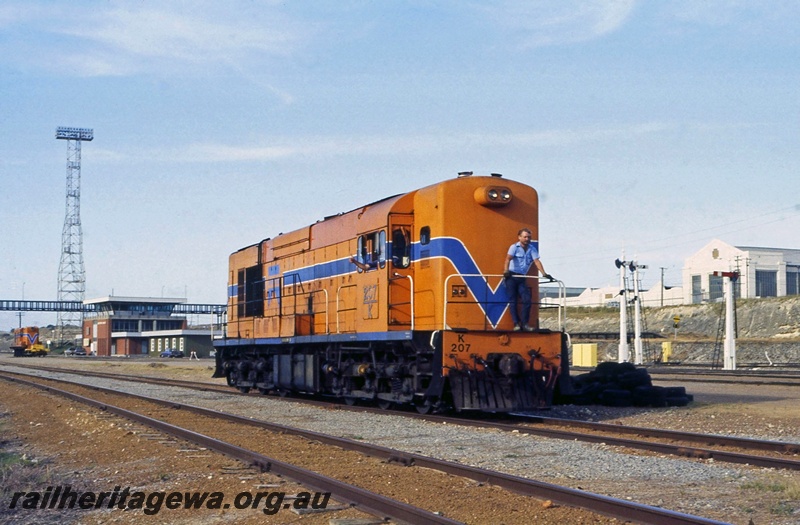 P14964
K class 207, Leighton yard, shunting, side and front view.
