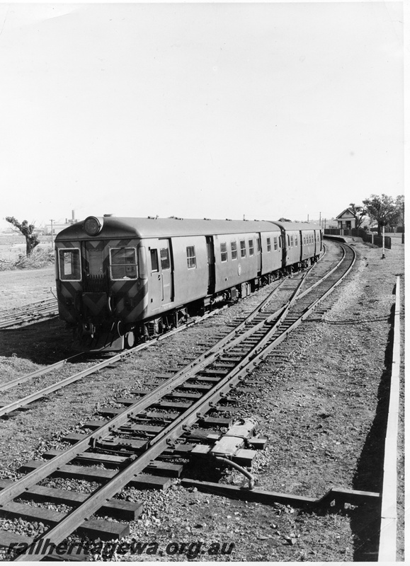 P14990
ADG class 516 trailing another ADG class. Plain green livery with black and yellow chevrons on the end, split drivers window, signal box and searchlight signal in the background, Goodwood, SWR line (ref: 