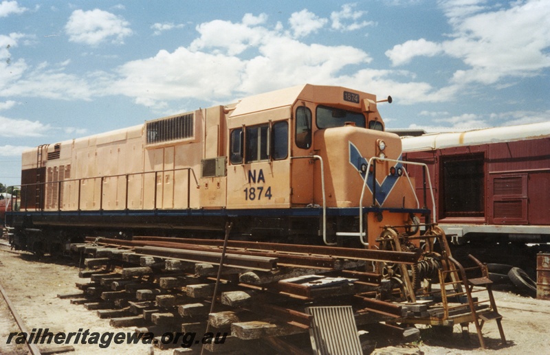 P15013
NA class 1874, Rail Transport Museum, side and front view
