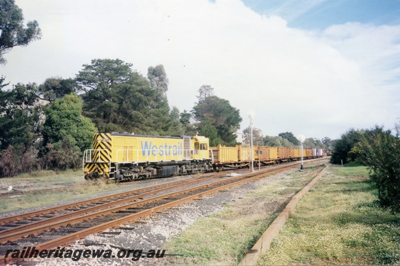 P15033
DA class 1573 in Westrail yellow livery arriving at Picton, SWR line, with the silicon train
