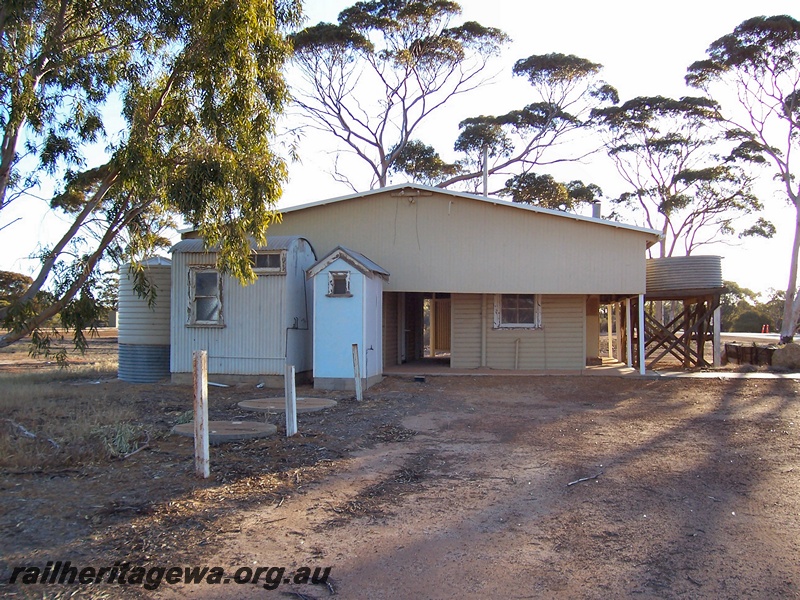 P15081
Railway Barracks, Hyden, LH line, end view
