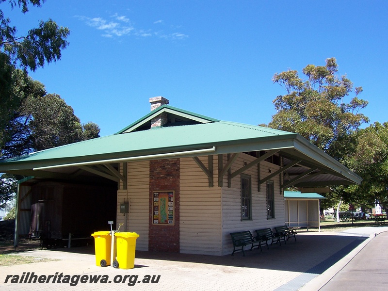 P15083
Traffic Office station building, Esperance, CE line, end and side view
