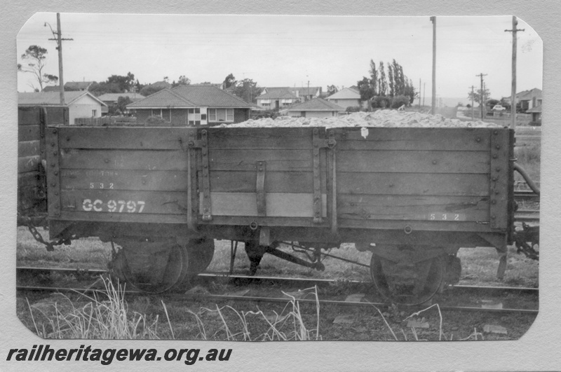 P15132
GC class 9797 with steel underframe and cast stanchions, side view, Ashfield, load of gypsum.
