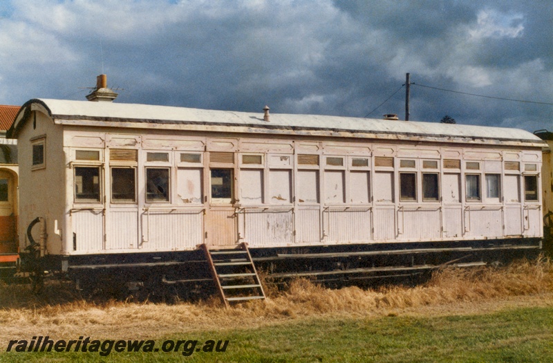 P15138
VW class 5112, ex AF class 13 carriage, end and side view, white livery, Bellarine Peninsular Railway in Victoria
