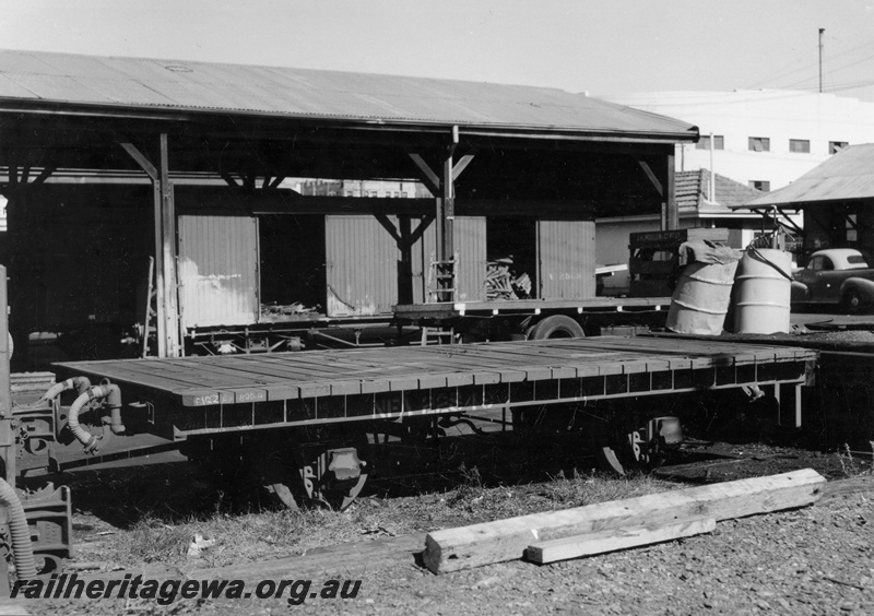 P15215
NFA Class 22848 flat wagon at an Perth Goods Yard. Side and part end view of wagon.
