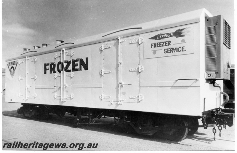 P15221
WAR class 23452 cool storage and refrigerated van, converted from WA class 23452 as a one off experiment with half ice cooled and the other half refrigerated, the word 