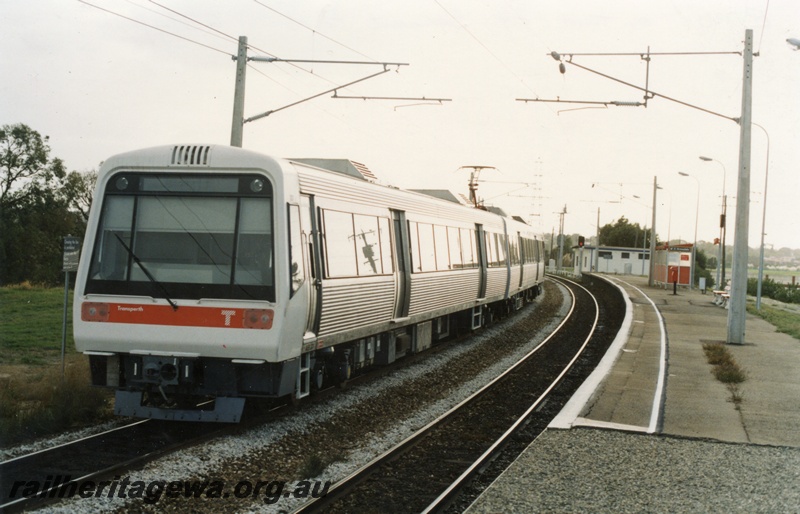 P15223
An unidentified 2 car Electric Multiple Unit railcar set on trial at the former Belmont Park stopping point. Unit is proceeding to Perth.
