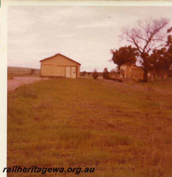 P15231
Goods shed, station building, Grass Valley, EGR line, view of disused station
