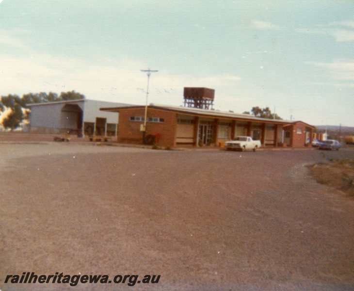 P15234
Station building, shed, water tower, Wongan Hills, EM line
