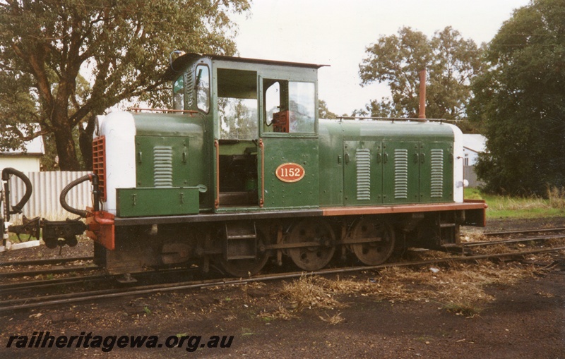 P15243
Z class 1152, Pinjarra, SWR line, end and side view
