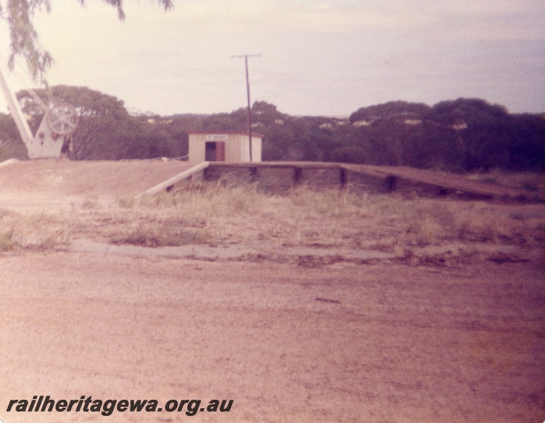 P15253
Station building, platform, Yelbeni, GM line
