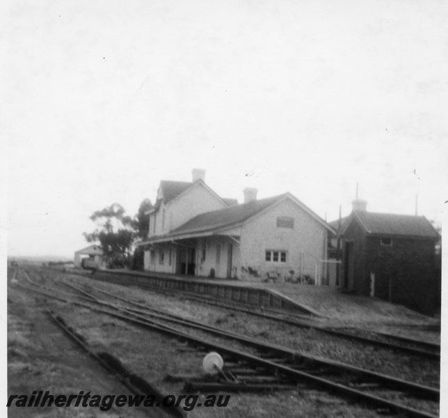 P15259
Station building, platform, tracks, points, Walkaway, W line, view from trackside looking towards the station
