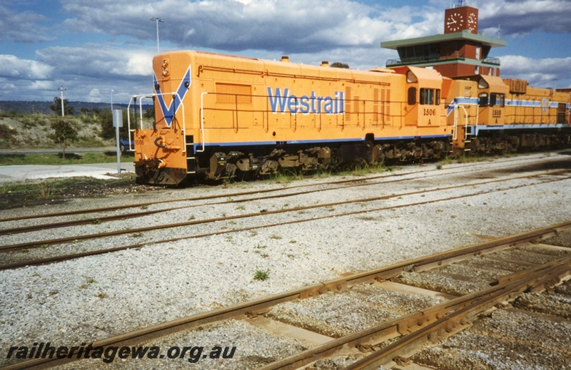 P15278
A class 1506, A class 1510, control tower with clock, Forrestfield, end and side view
