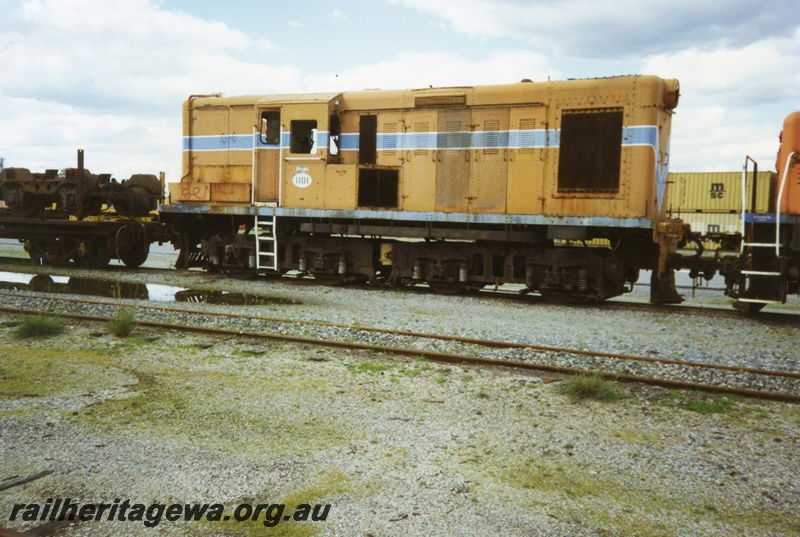 P15279
Y class 1101, shipping containers, part of flat wagon loaded with bogie, Forrestfield, side view
