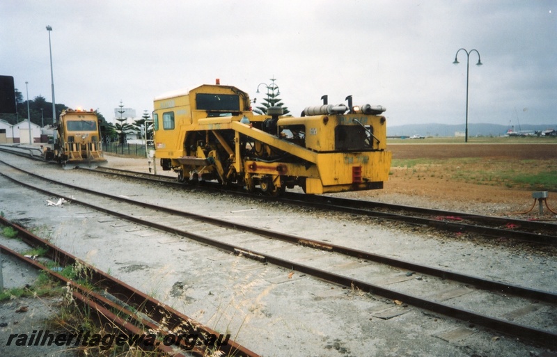 P15300
John Holland machinery including TM 721 on siding, Albany, GSR line, side and front views

