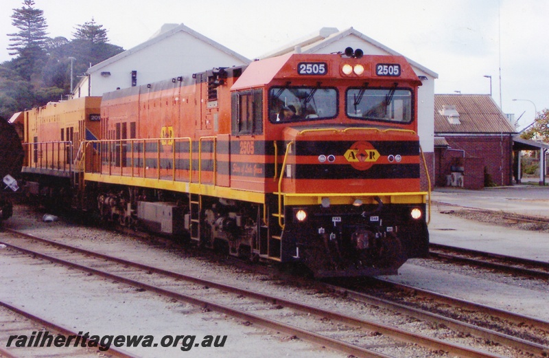 P15353
Aurizon class 2505 diesel locomotive leads P class 2014 