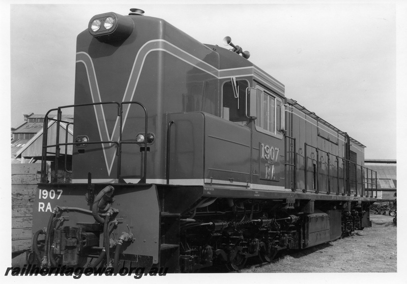 P15381
RA class 1907 diesel locomotive pictured at Midland Workshops. A black & white production of P3787.
