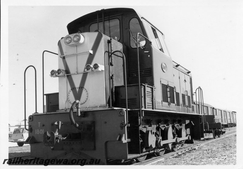 P15382
T class 1801 diesel electric shunting locomotive and shunters float pictured at Midland Yard. ER line.
