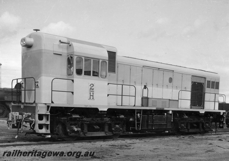 P15384
H class 2 standard gauge diesel locomotive, minus front & rear cowcatchers, at Midland Workshops.
