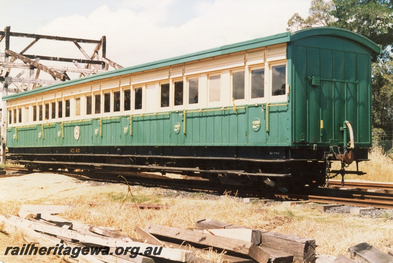 P15428
ACL class 410 country carriage, green and cream livery, side and end view, Boyanup Museum, roundhouse under construction in the background
