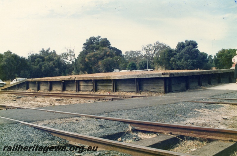 P15461
Loading platform with a gravel surface, Yarloop, SWR line, view from the track side and non ramp end.
