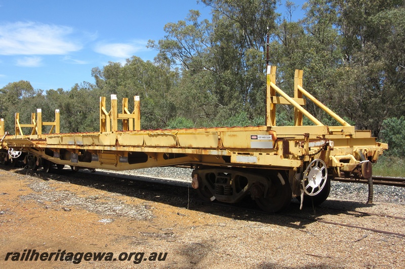 P15479
QUT class 25083U bogie flat wagon, converted from a QUA class to carry track, Coondle, CM line, side and end view
