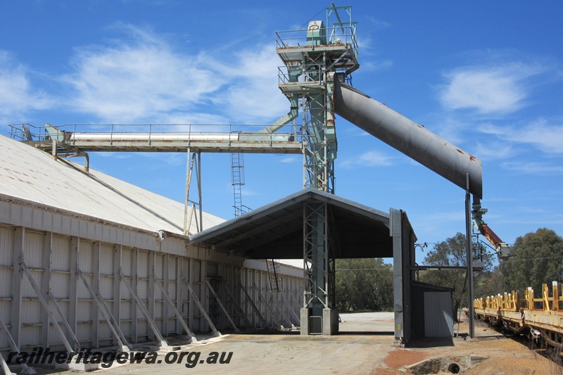 P15482
Grain loader and wheat bin, Coondle, CM line, out of use, view along the bin
