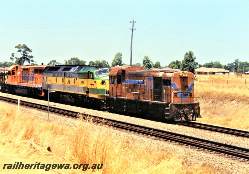 P15507
H class 2, CLP class 13, L class 263 hauling the empty Indian Pacific through Hazelmere to the East Perth Terminal
