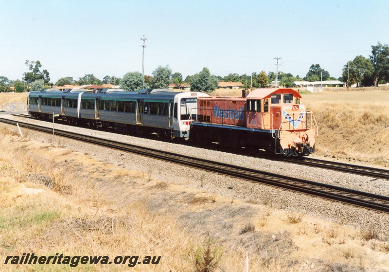 P15528
PTA loco MA class 1862 hauls EMU set, AEA class and AEB class northwards through Hazelmere heading for the Claisebrook EMU depot
