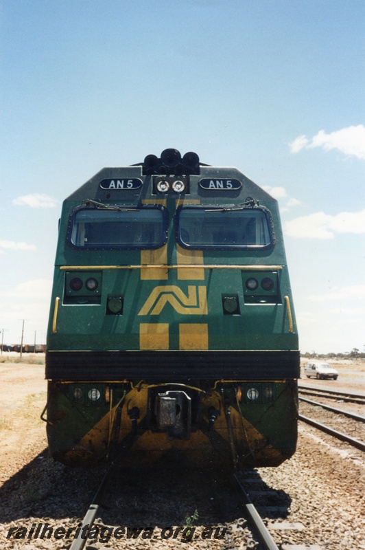 P15593
Australian National AN class 5 in the green livery with yellow stripes on the nose, Parkeston, front view
