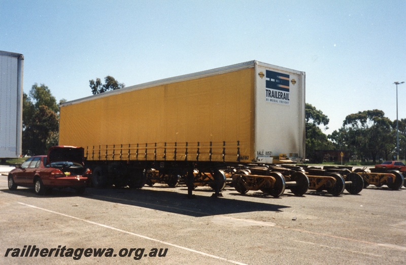 P15601
Trailerrail RALC class 1057, white end and yellow sides, Kewdale, side and front view
