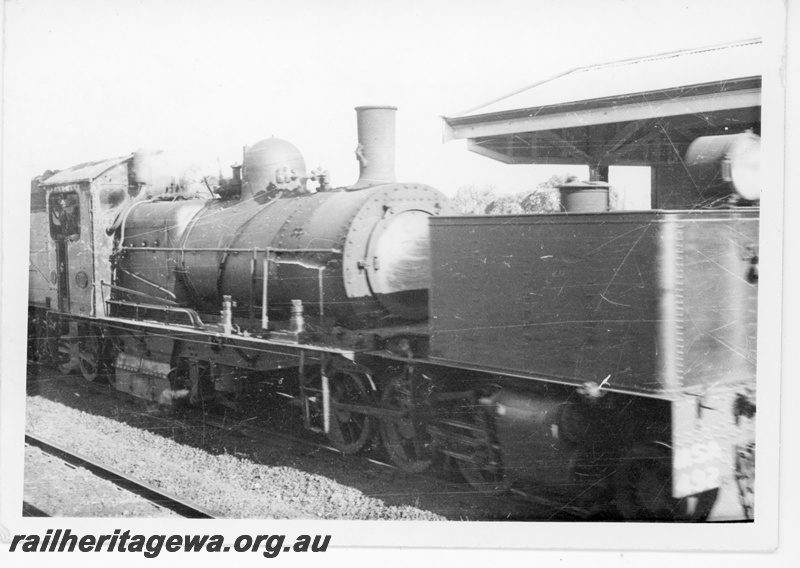 P15667
MSA class 492 Garratt loco, Karrakatta, ER line, side and front view
