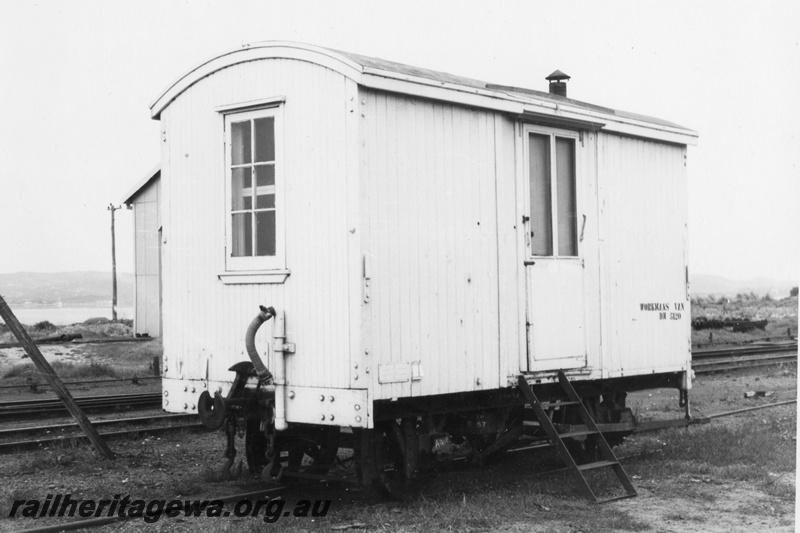 P15672
DW class 5120 Workman's Van in white livery, Albany, GSR line, end and side view, c1970
